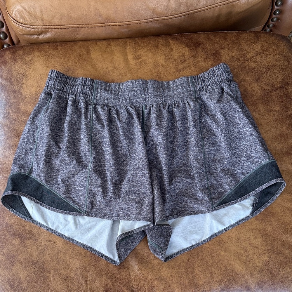 Lululemon Hotty Hot Short II Long 4" Sz 12 Heather Lux Multi Black Tall Neutral